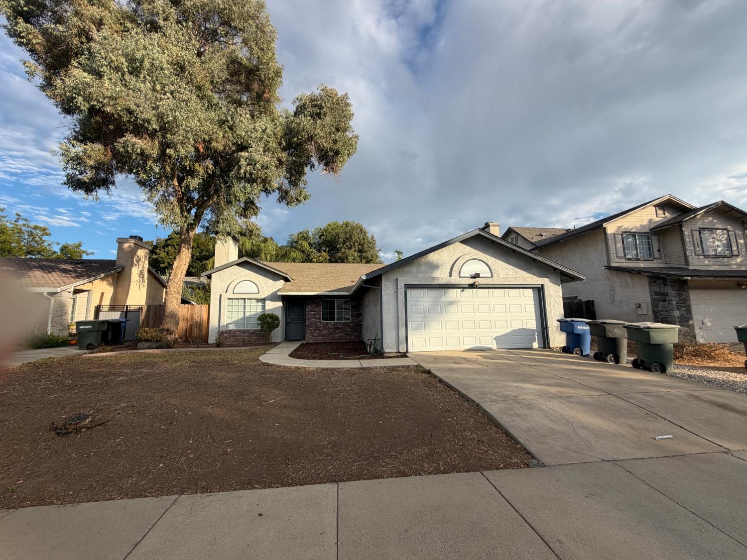 523 Chesterfield Dr, Patterson, CA 95363