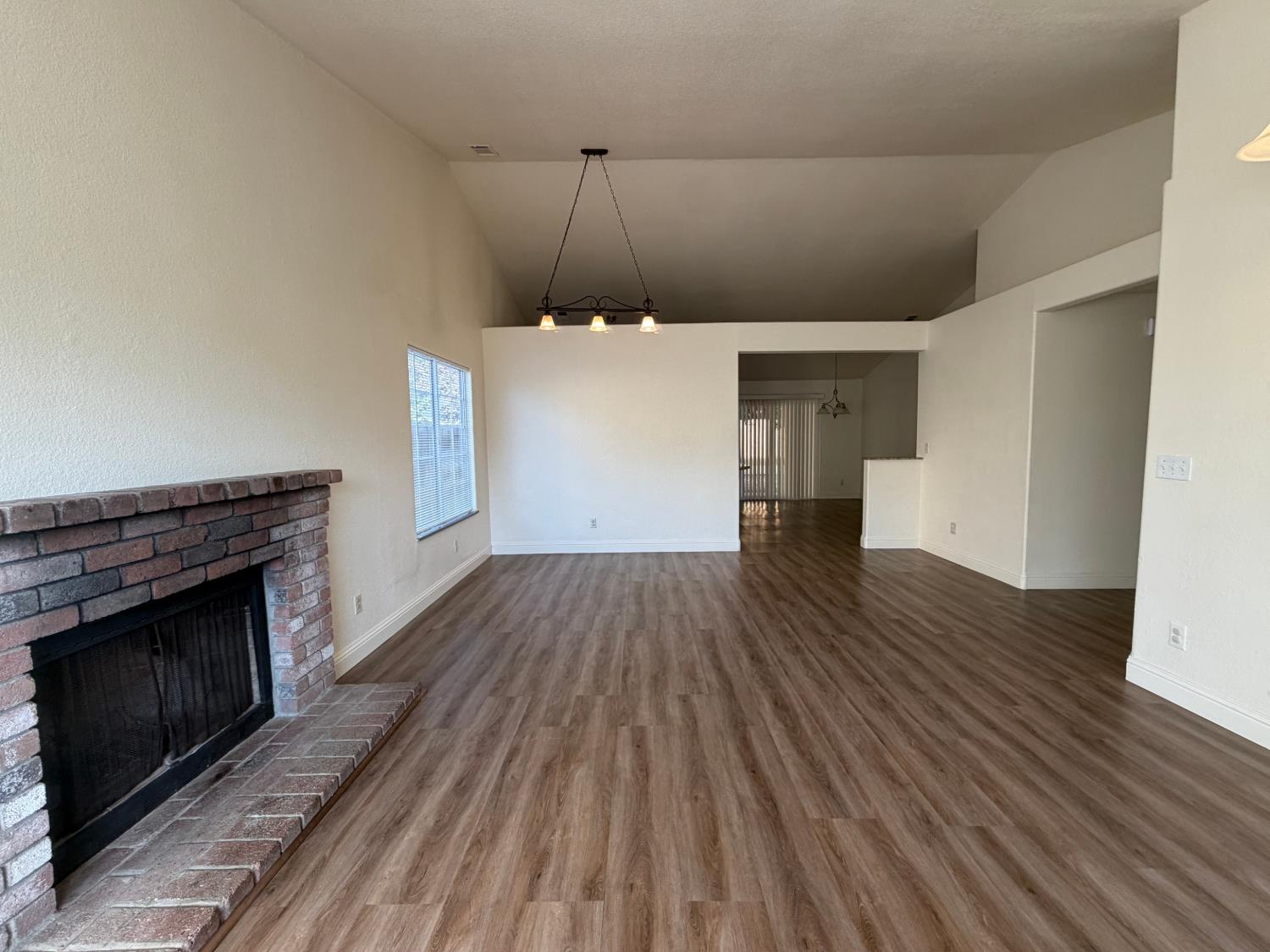 523 Chesterfield Dr, Patterson, CA 95363