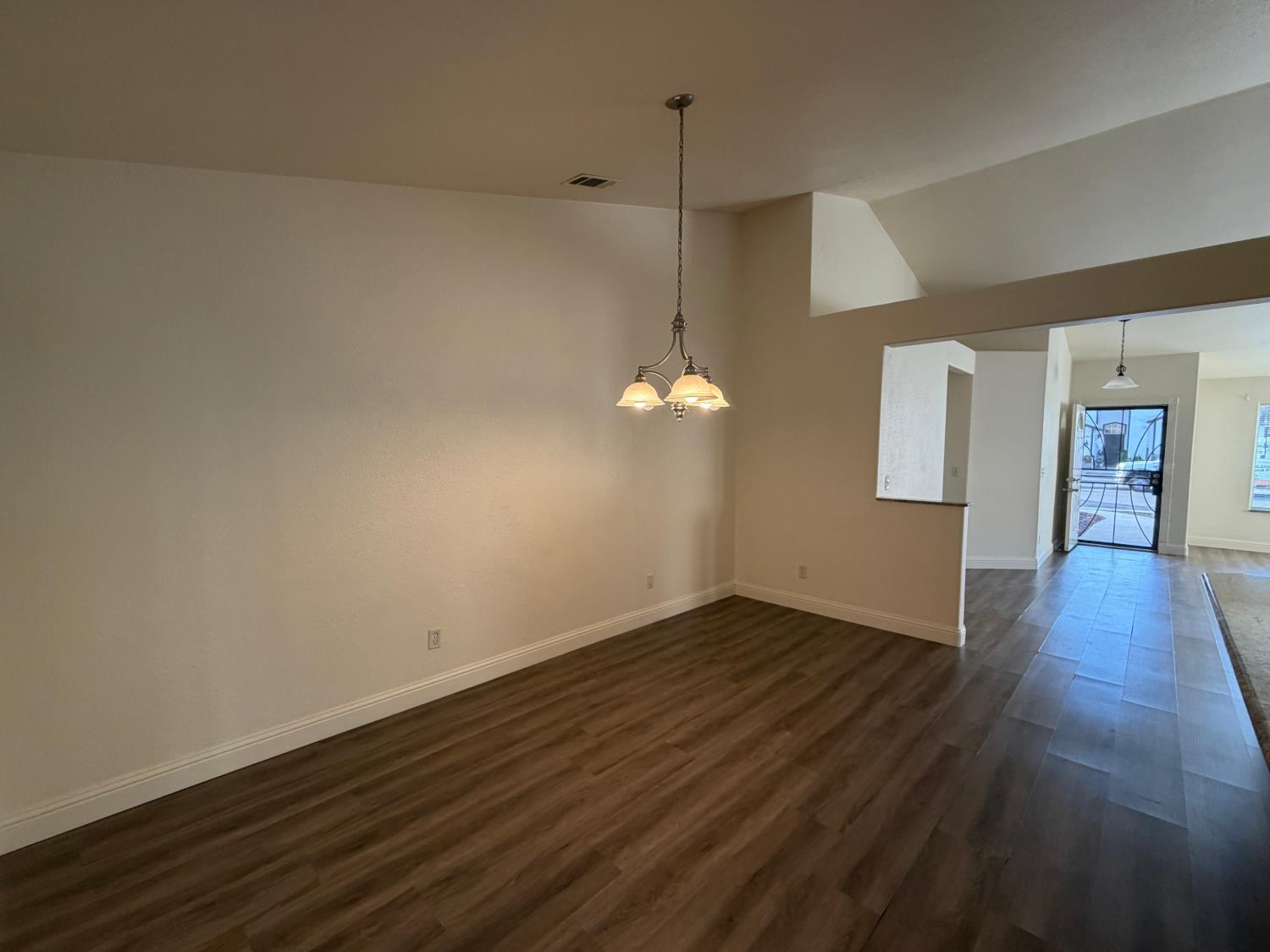 523 Chesterfield Dr, Patterson, CA 95363