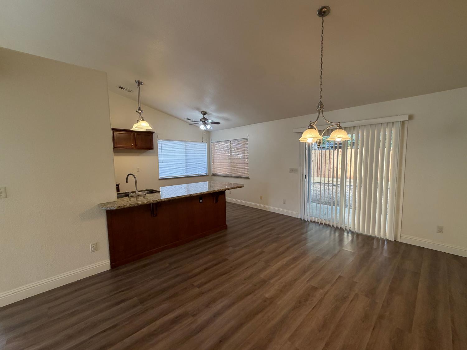 523 Chesterfield Dr, Patterson, CA 95363