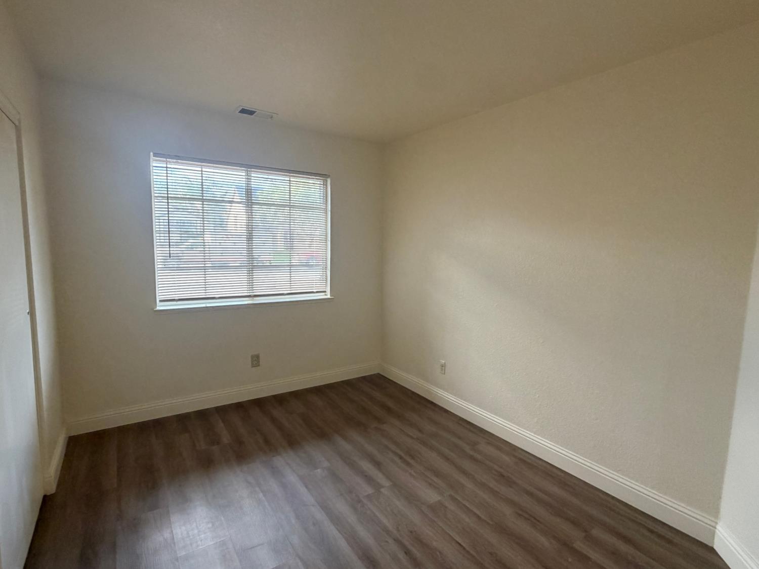 523 Chesterfield Dr, Patterson, CA 95363