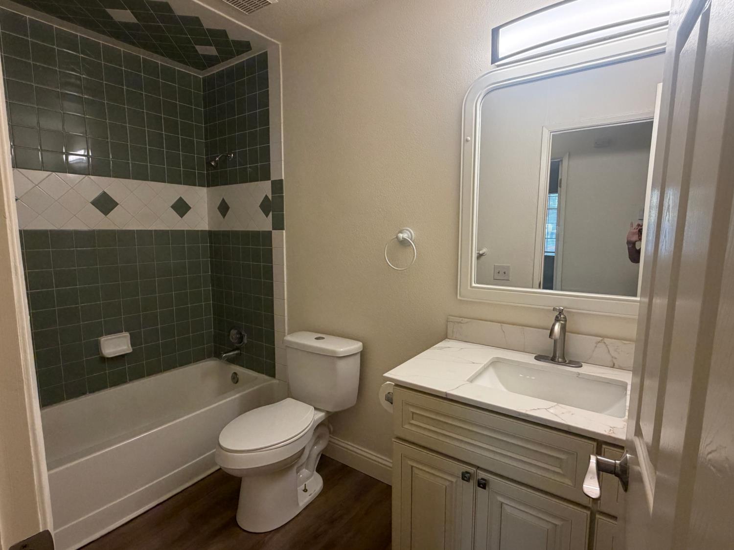 523 Chesterfield Dr, Patterson, CA 95363