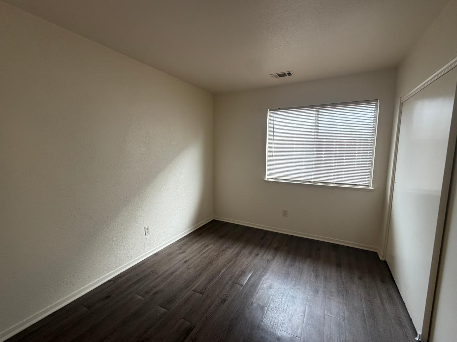 523 Chesterfield Dr, Patterson, CA 95363