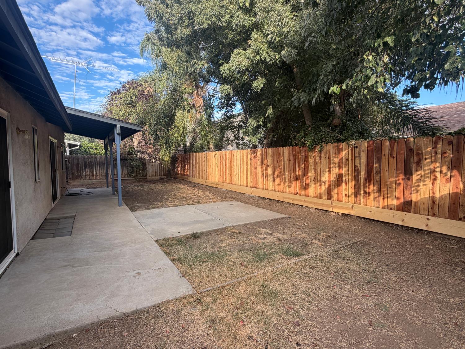 523 Chesterfield Dr, Patterson, CA 95363