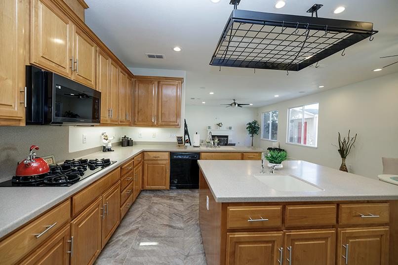 4021 Thornhill Way, Modesto, CA 95356