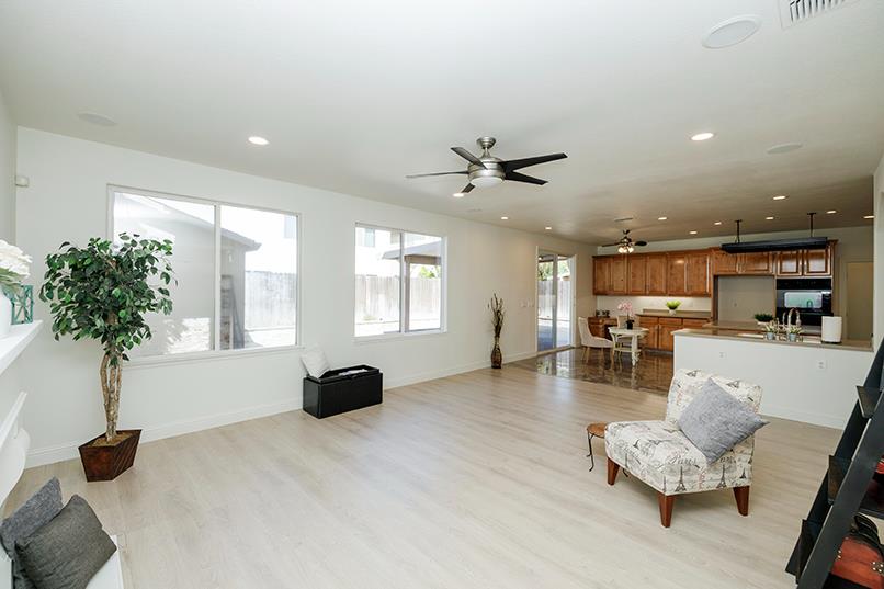 4021 Thornhill Way, Modesto, CA 95356