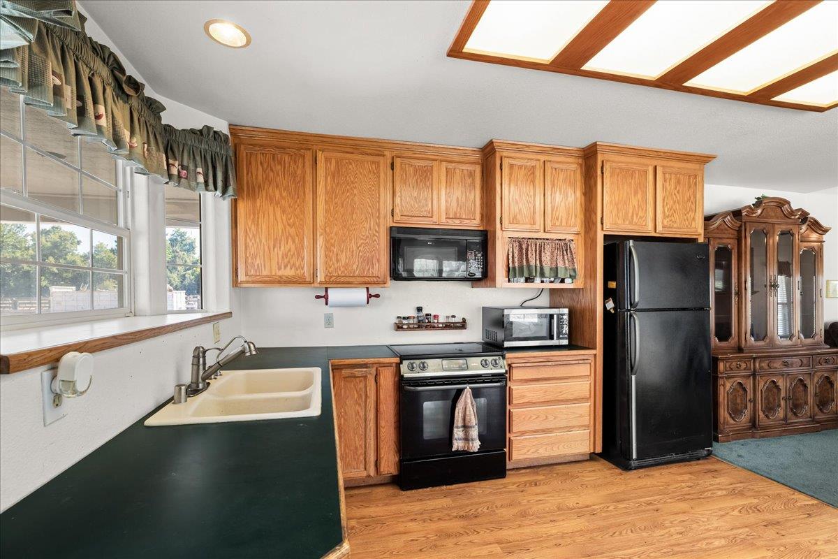 4301 Lone Tree Rd, Oakdale, CA 95361