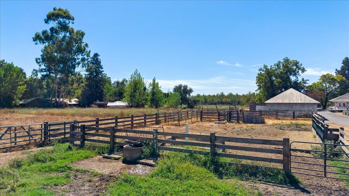 4301 Lone Tree Rd, Oakdale, CA 95361