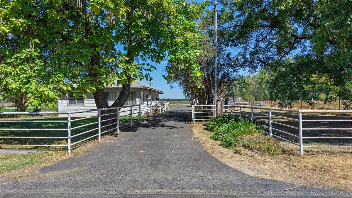 4301 Lone Tree Rd, Oakdale, CA 95361