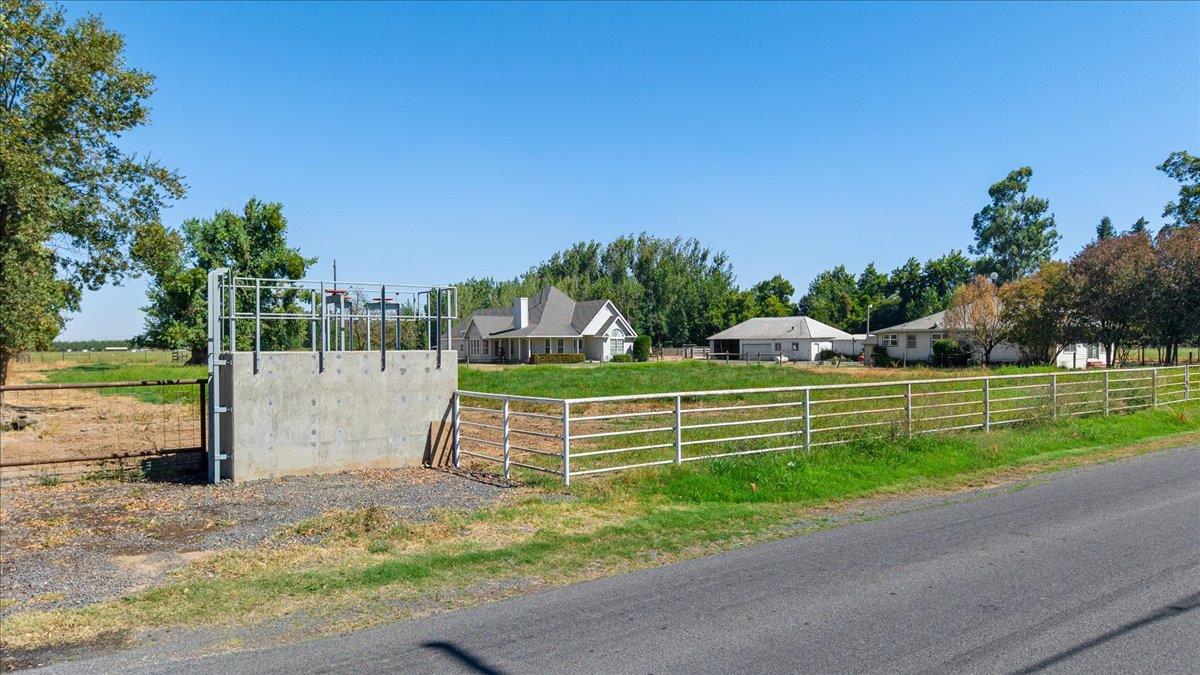 4301 Lone Tree Rd, Oakdale, CA 95361