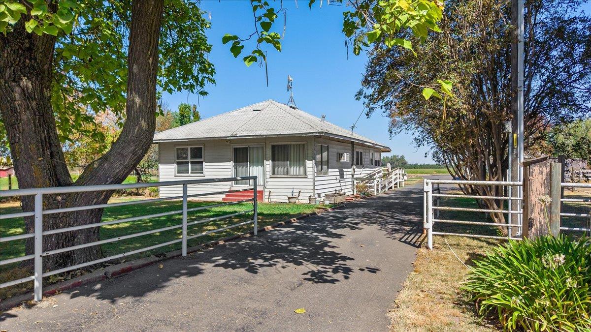 4301 Lone Tree Rd, Oakdale, CA 95361