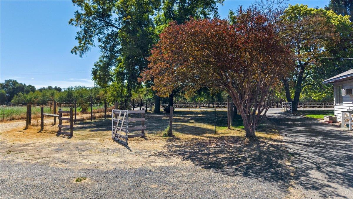 4301 Lone Tree Rd, Oakdale, CA 95361