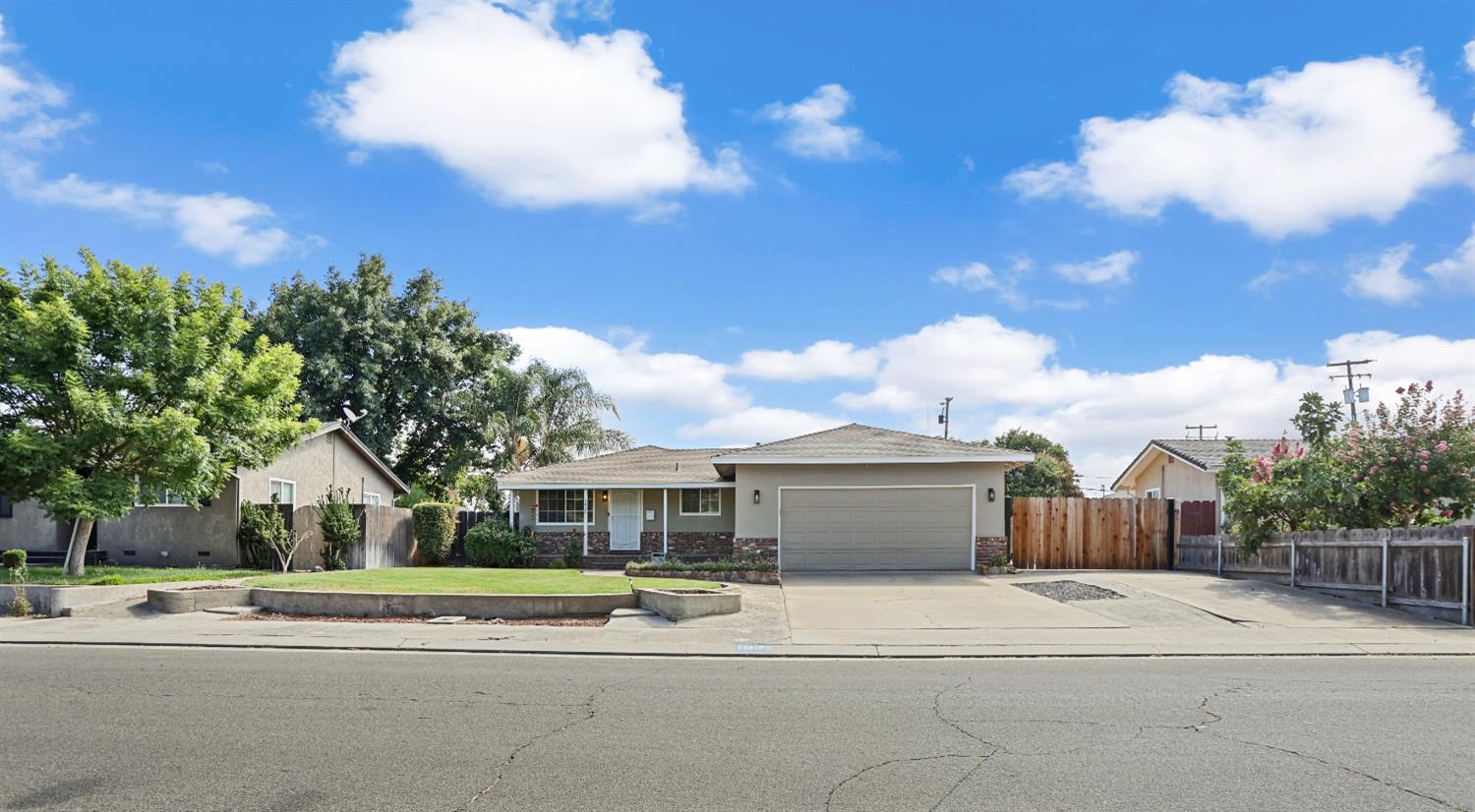 1412 Elisabeth Ave, Escalon, CA 95320