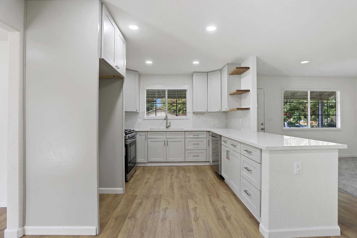 1412 Elisabeth Ave, Escalon, CA 95320