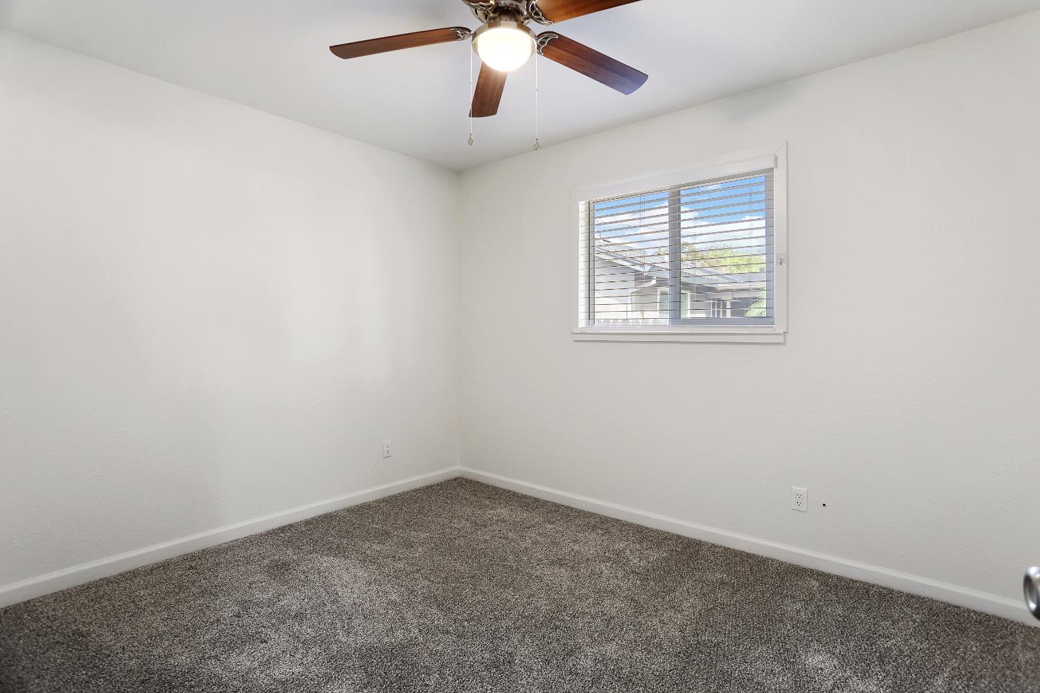 1412 Elisabeth Ave, Escalon, CA 95320