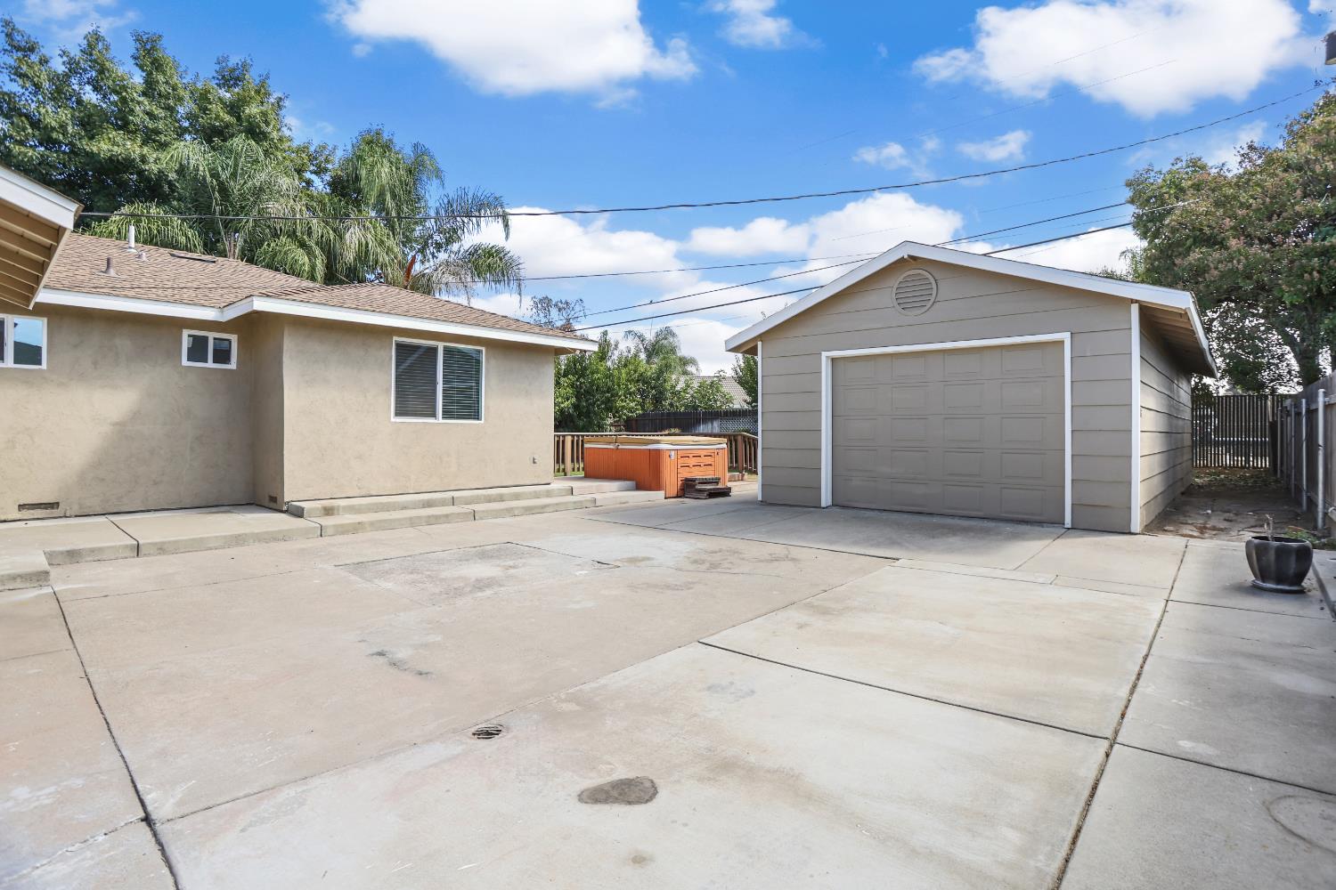 1412 Elisabeth Ave, Escalon, CA 95320