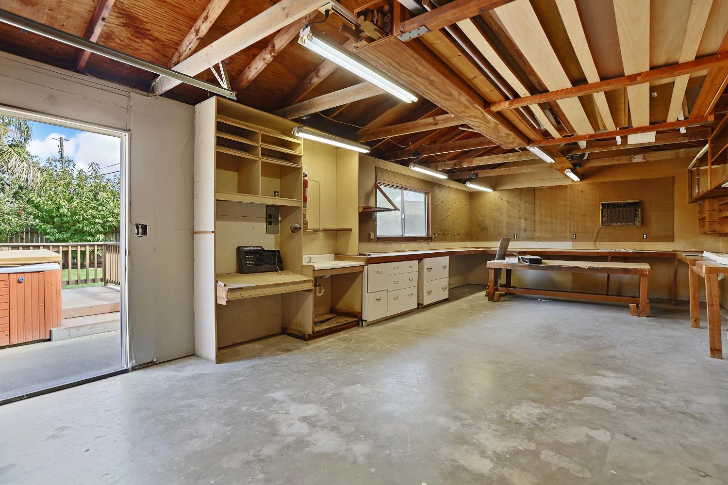1412 Elisabeth Ave, Escalon, CA 95320