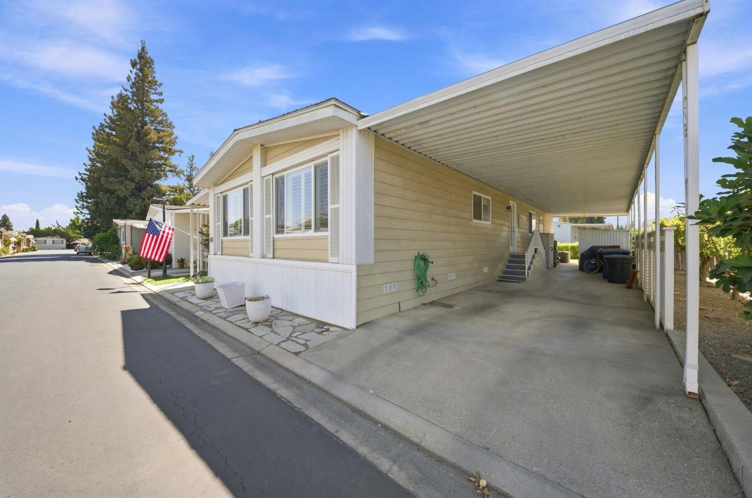 3829 Surfside Dr #129, Modesto, CA 95355
