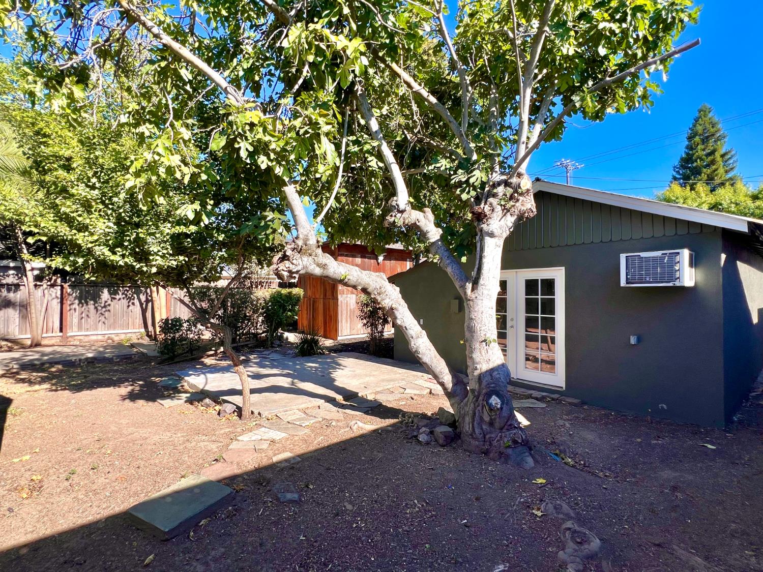 614 Coldwell Ave, Modesto, CA 95354