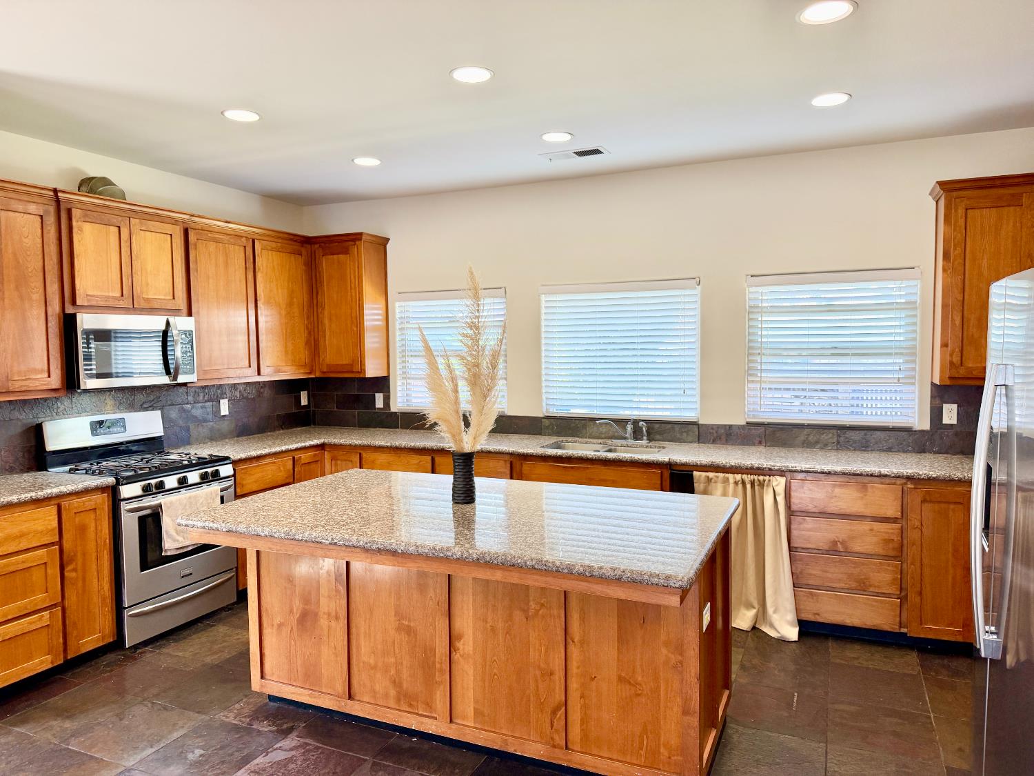 3868 Central Ave, Ceres, CA 95307