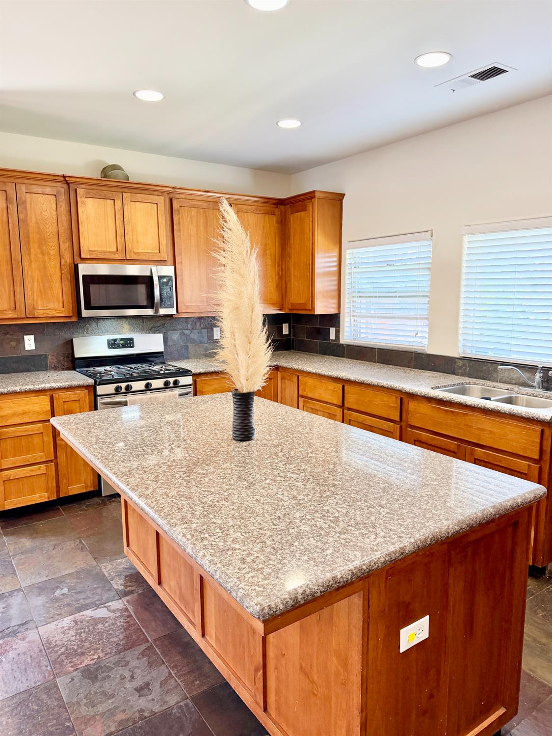 3868 Central Ave, Ceres, CA 95307