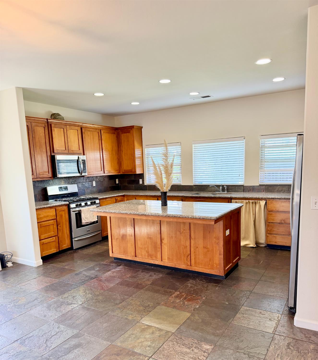 3868 Central Ave, Ceres, CA 95307