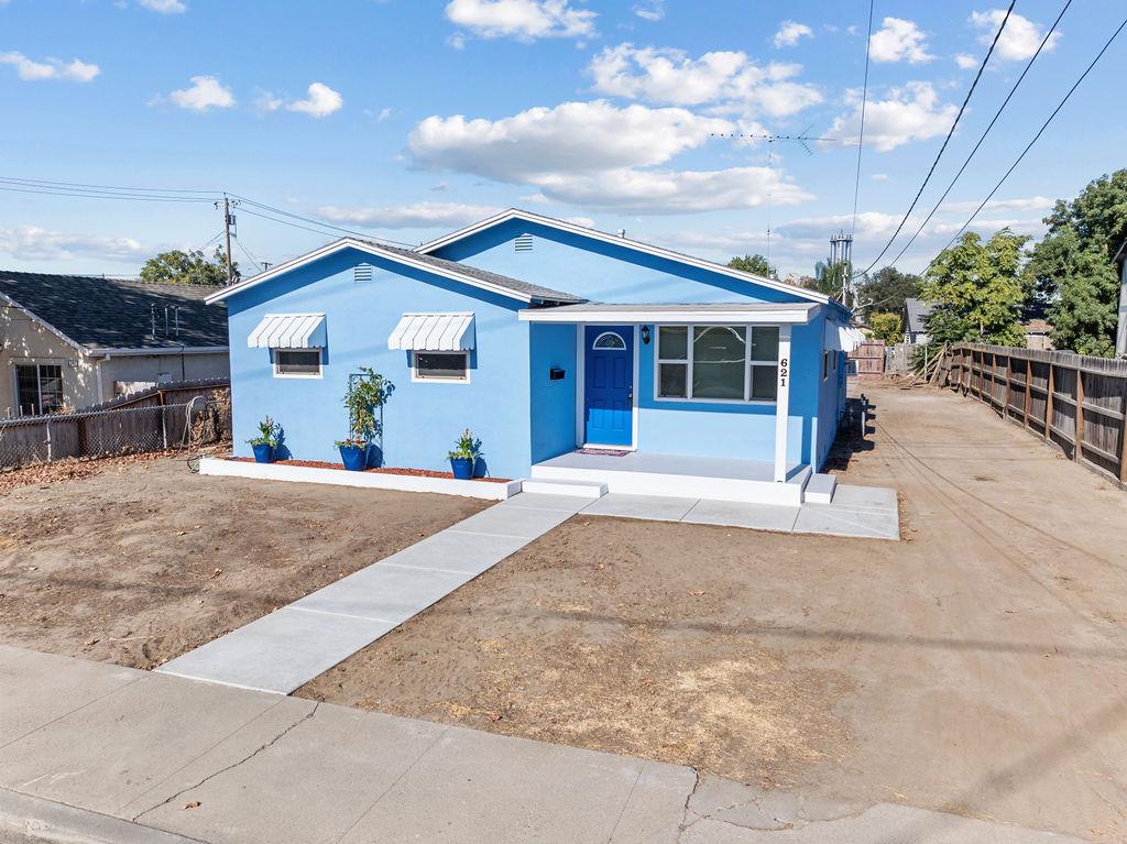 621 Davitt Ave, Oakdale, CA 95361