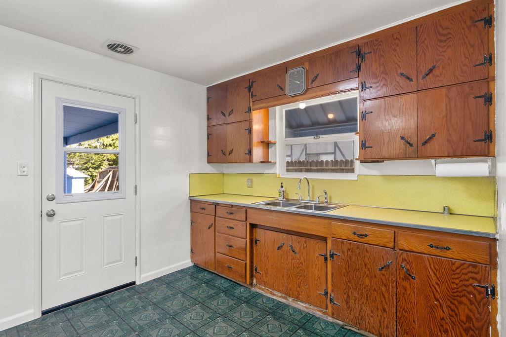 621 Davitt Ave, Oakdale, CA 95361