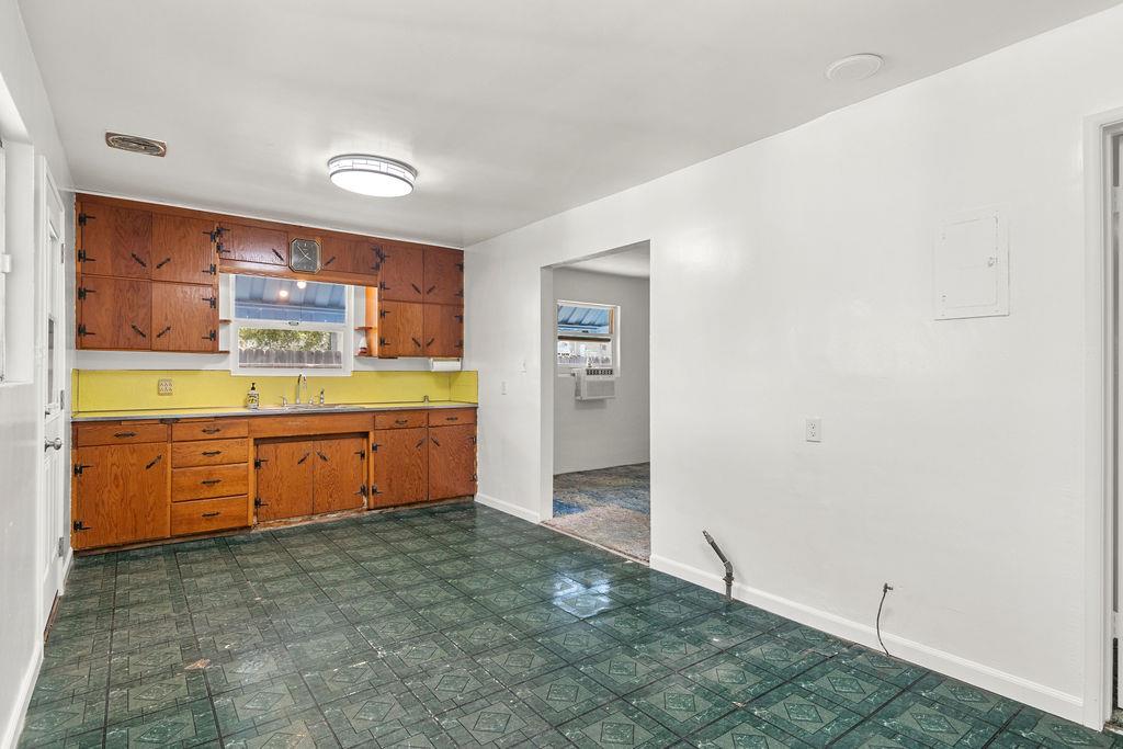 621 Davitt Ave, Oakdale, CA 95361