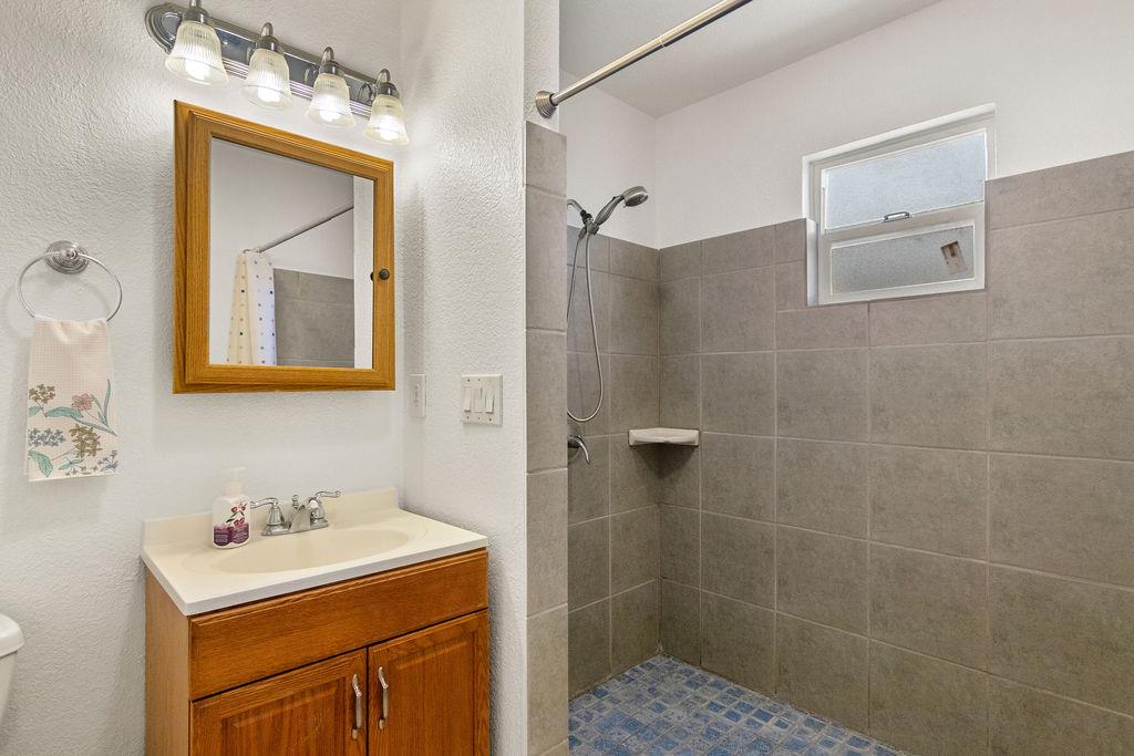 621 Davitt Ave, Oakdale, CA 95361