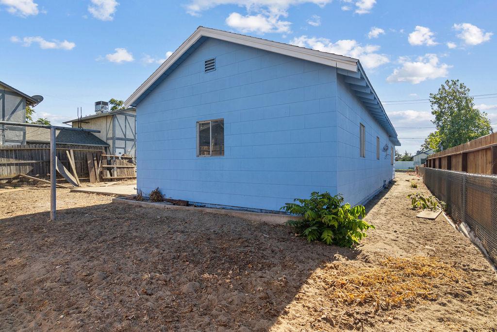 621 Davitt Ave, Oakdale, CA 95361