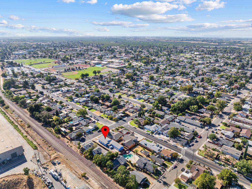 621 Davitt Ave, Oakdale, CA 95361