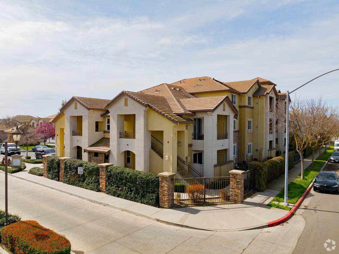 1360 Shady Ln #122, Turlock, CA 95382