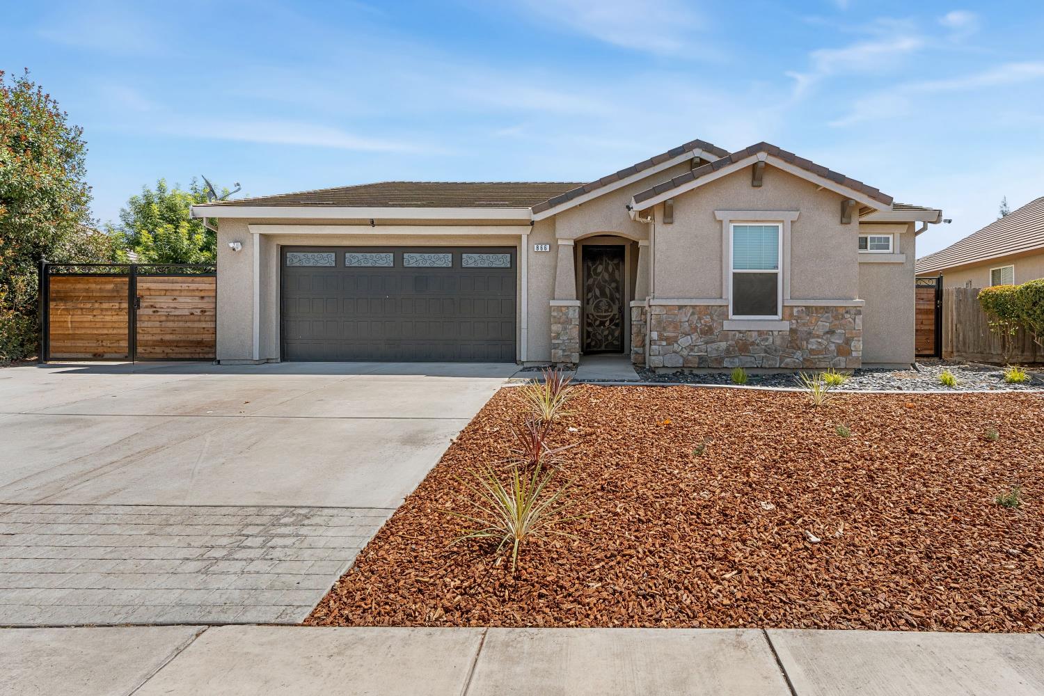 866 Raccoon Valley Dr, Manteca, CA 95336