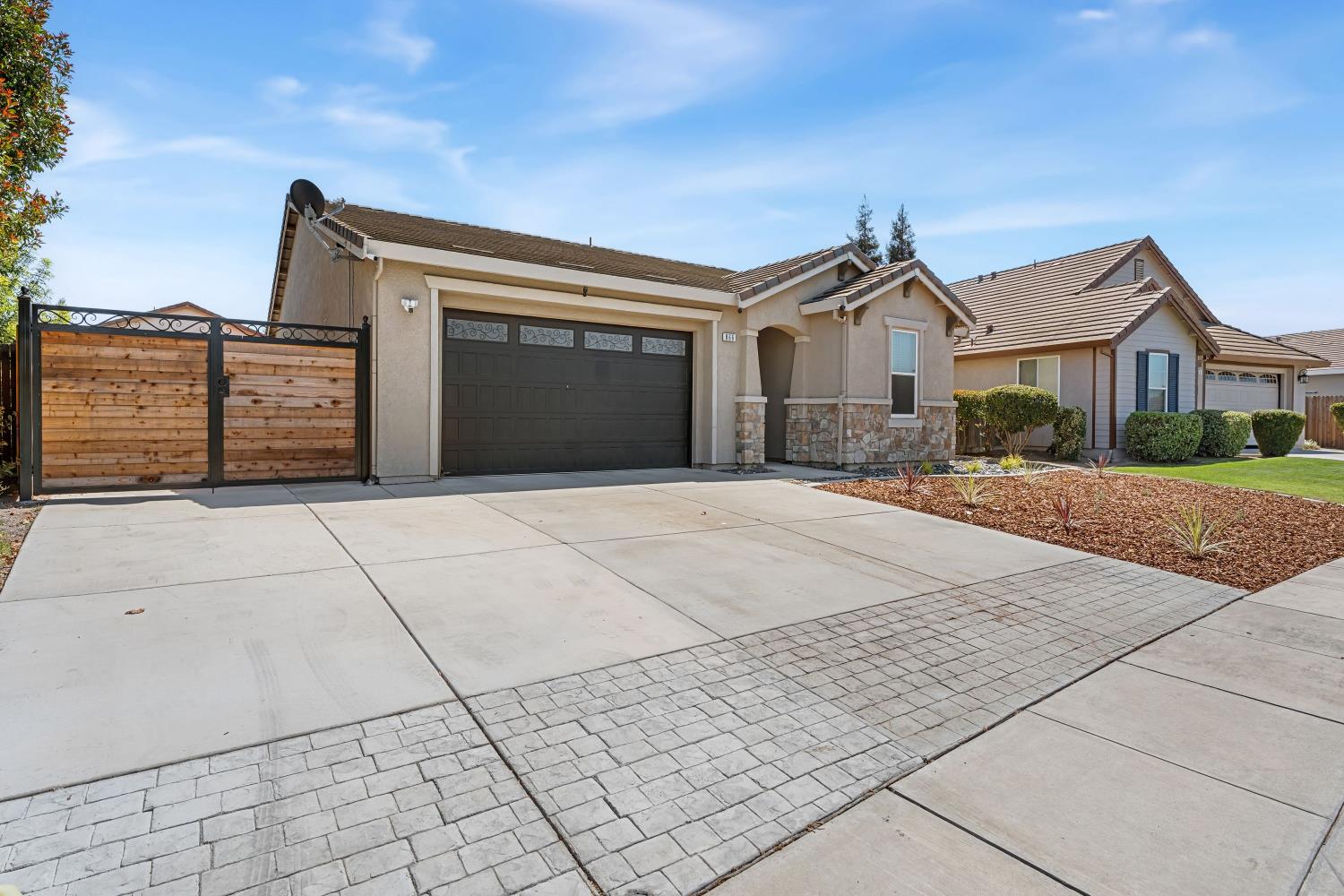 866 Raccoon Valley Dr, Manteca, CA 95336