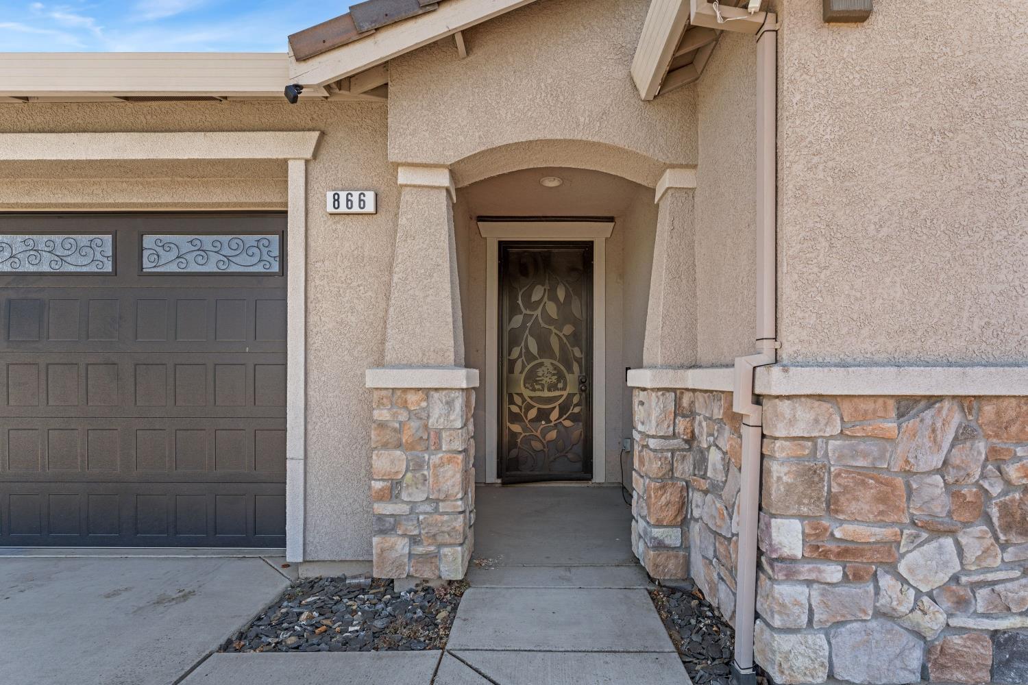 866 Raccoon Valley Dr, Manteca, CA 95336
