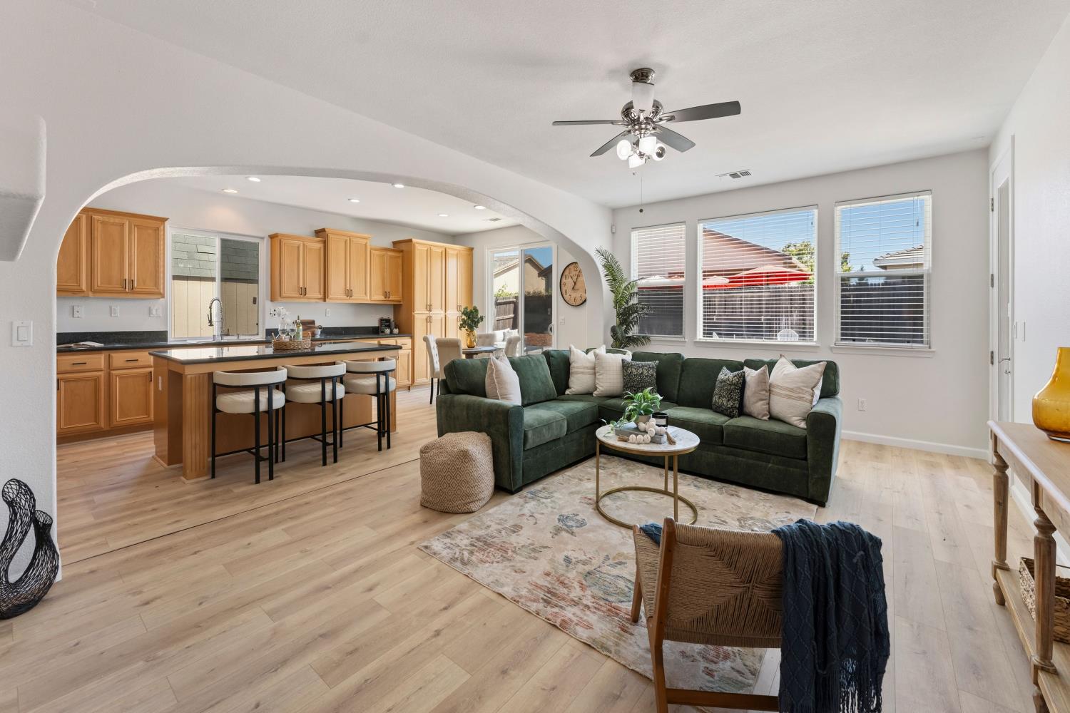 866 Raccoon Valley Dr, Manteca, CA 95336