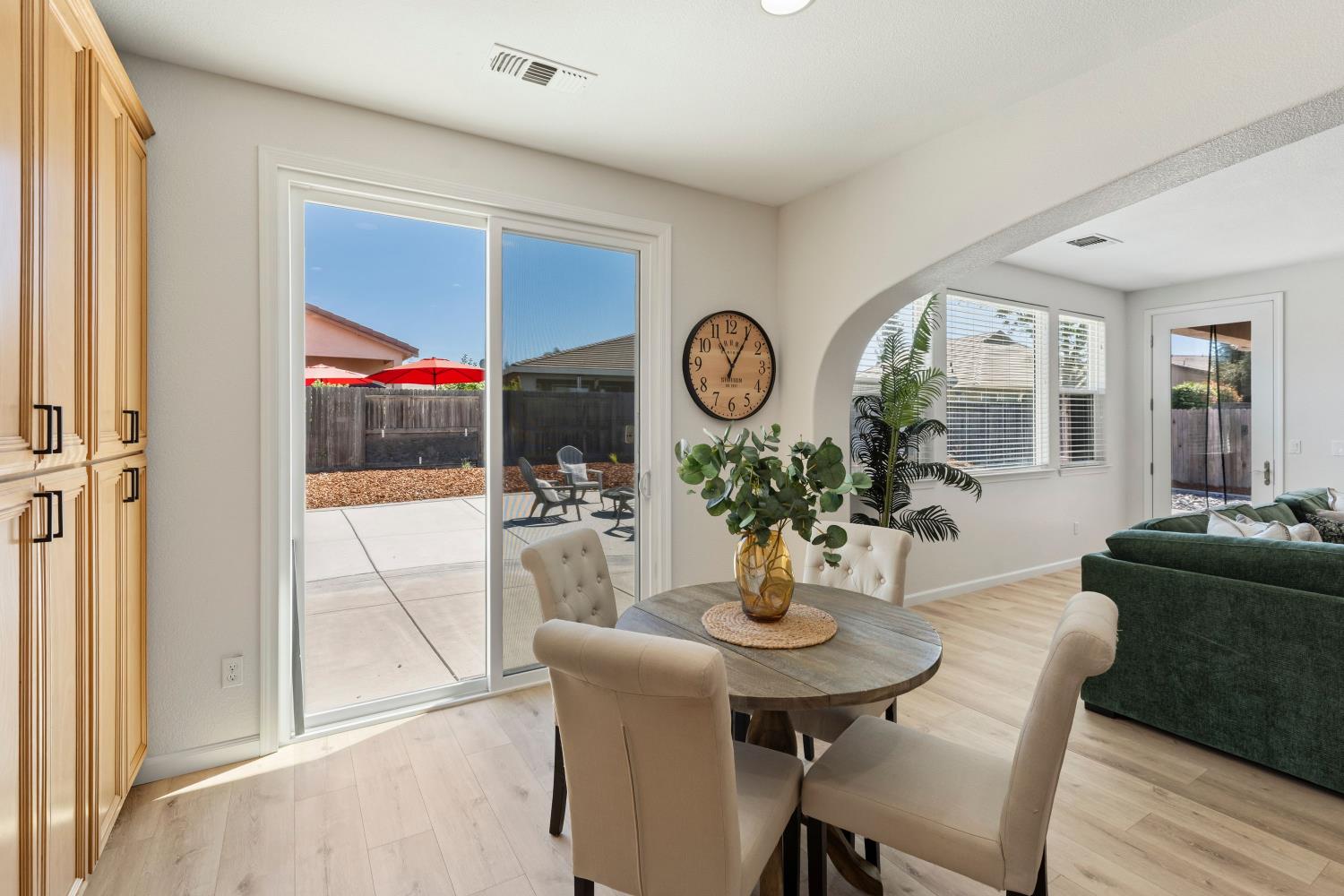 866 Raccoon Valley Dr, Manteca, CA 95336