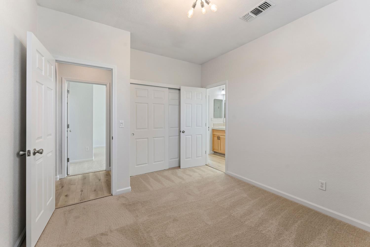 866 Raccoon Valley Dr, Manteca, CA 95336