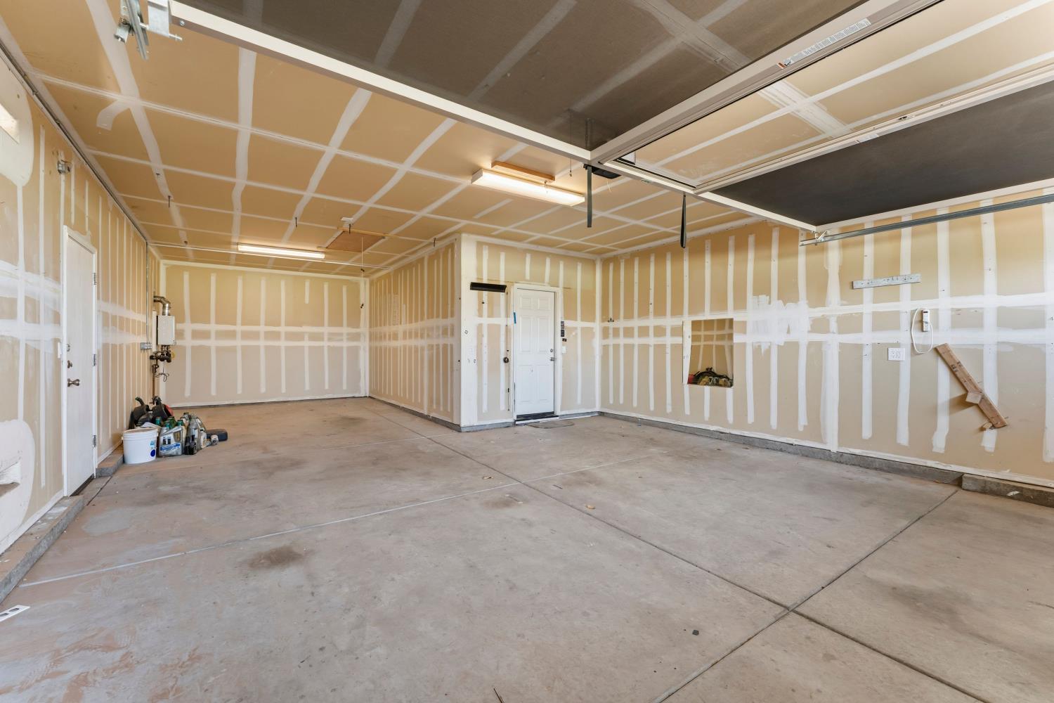 866 Raccoon Valley Dr, Manteca, CA 95336