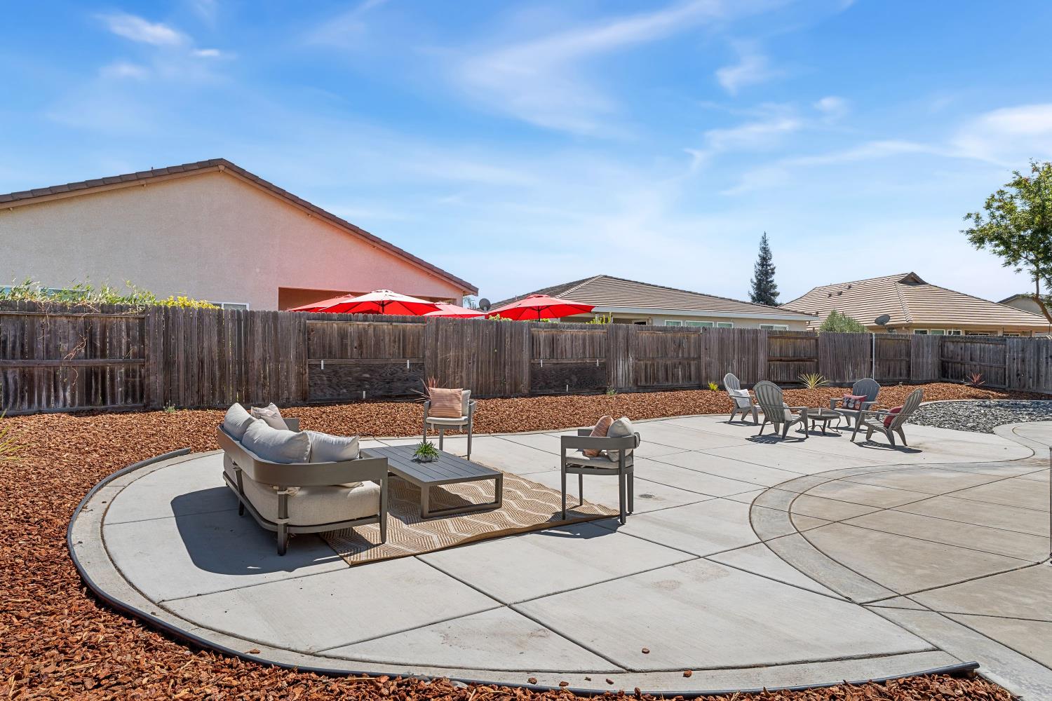 866 Raccoon Valley Dr, Manteca, CA 95336