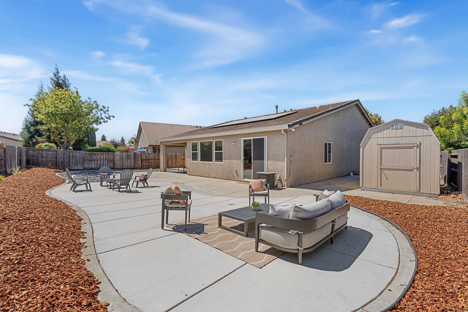 866 Raccoon Valley Dr, Manteca, CA 95336