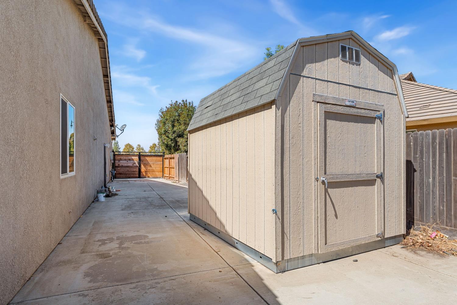 866 Raccoon Valley Dr, Manteca, CA 95336