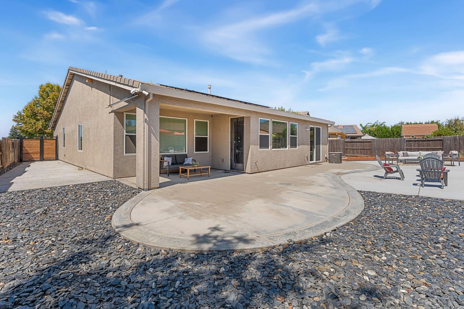 866 Raccoon Valley Dr, Manteca, CA 95336
