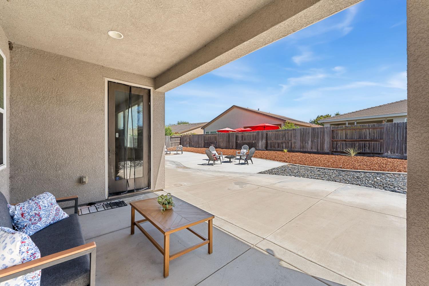 866 Raccoon Valley Dr, Manteca, CA 95336