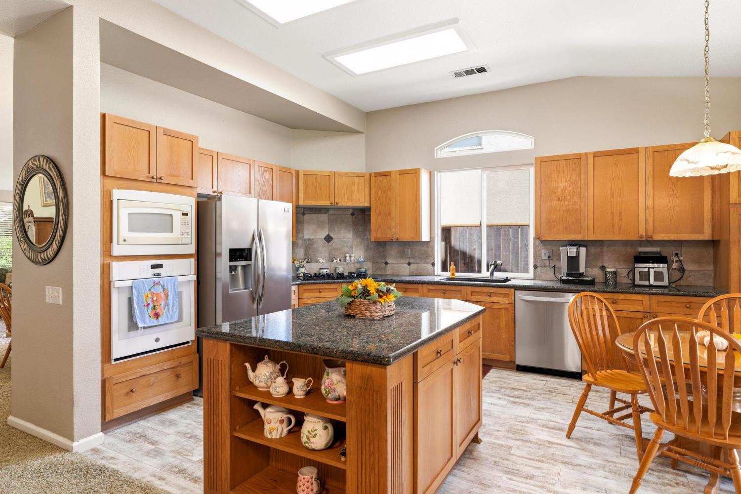1812 Legend Dr, Modesto, CA 95357
