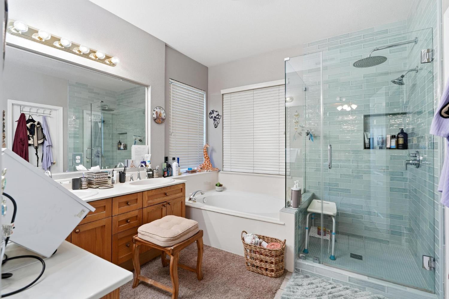 1812 Legend Dr, Modesto, CA 95357