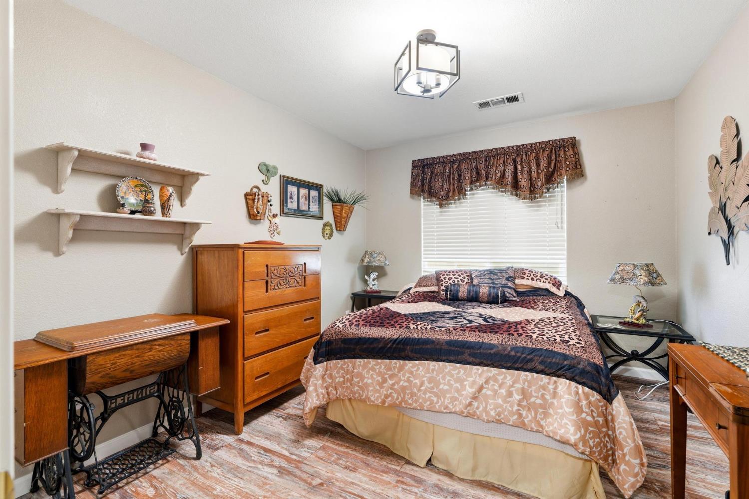 1812 Legend Dr, Modesto, CA 95357
