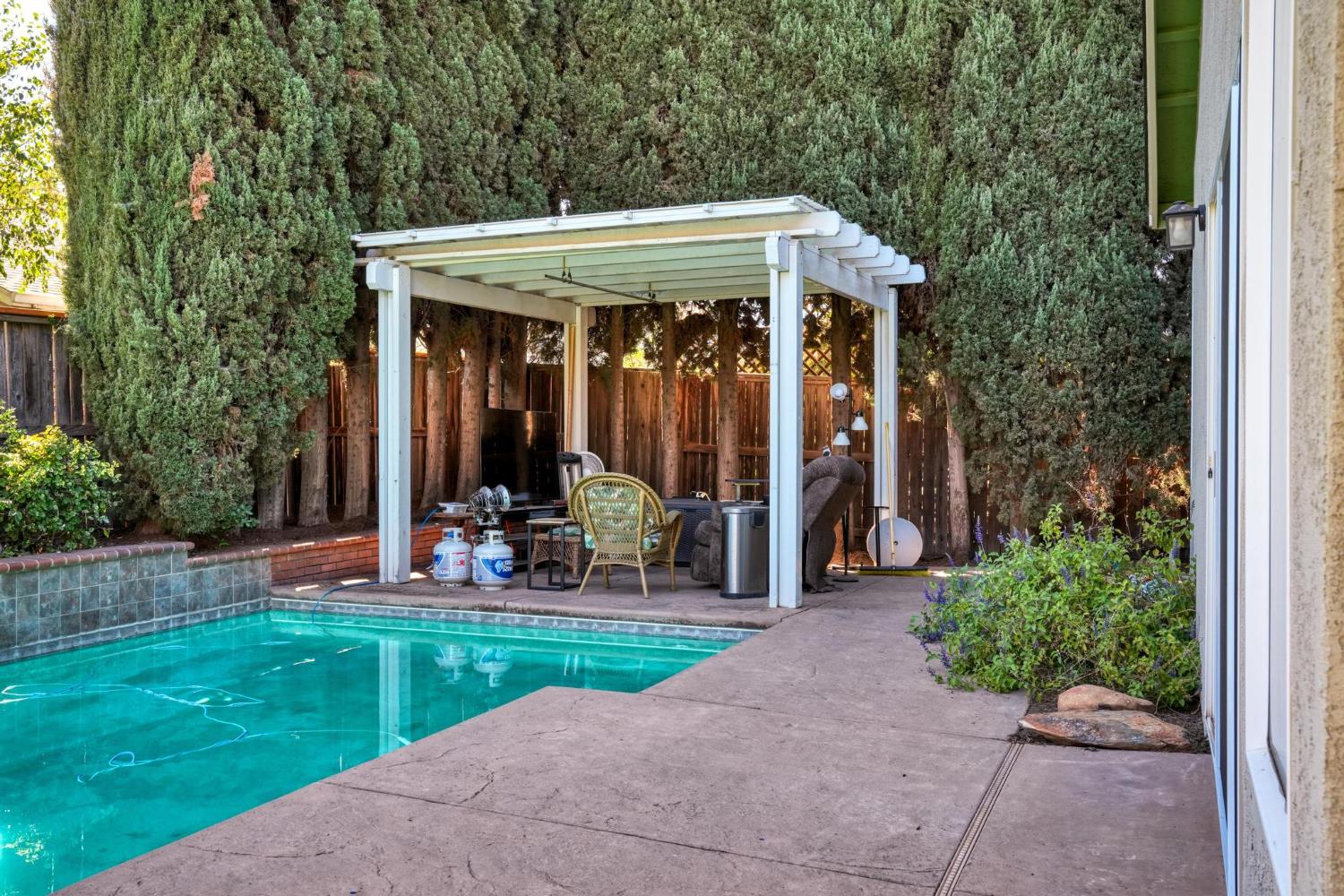 1812 Legend Dr, Modesto, CA 95357