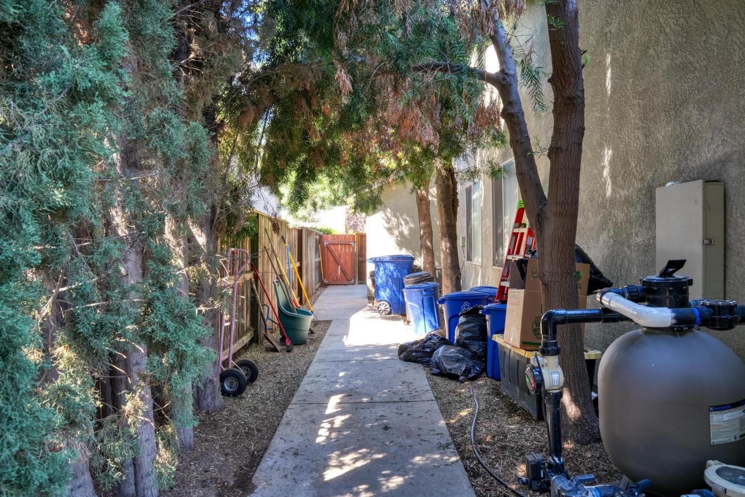 1812 Legend Dr, Modesto, CA 95357